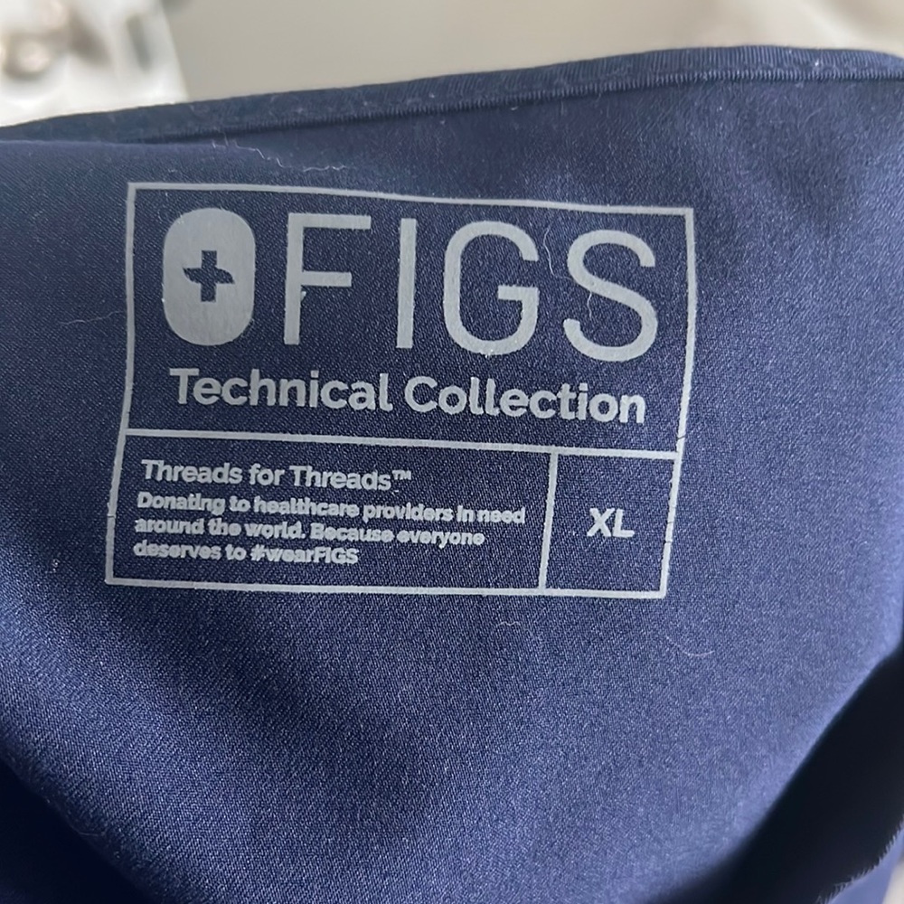 Like new scrub top